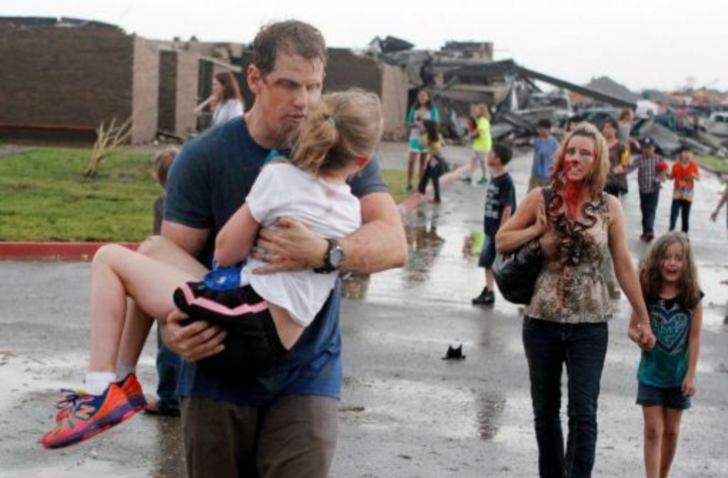 Ein verheerender Tornado hat in einem Vorort von Oklahoma City ganze Häuserblocks eingeebnet, eine Grundschule liegt in Trümmern. Präsident Barack Obama hat die Region zum Katastrophengebiet erklärt.