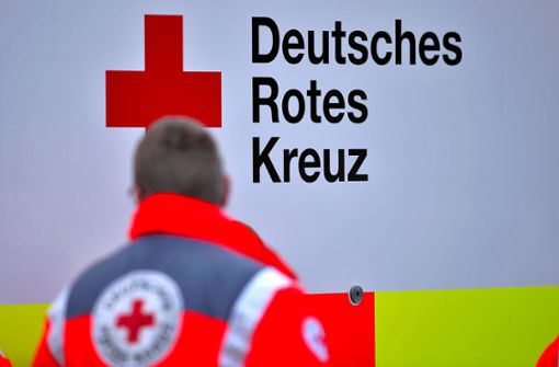 Der Rettungsdienst brachte den Verletzten in eine Klinik. (Symbolfoto) Foto: IMAGO/Maximilian Koch