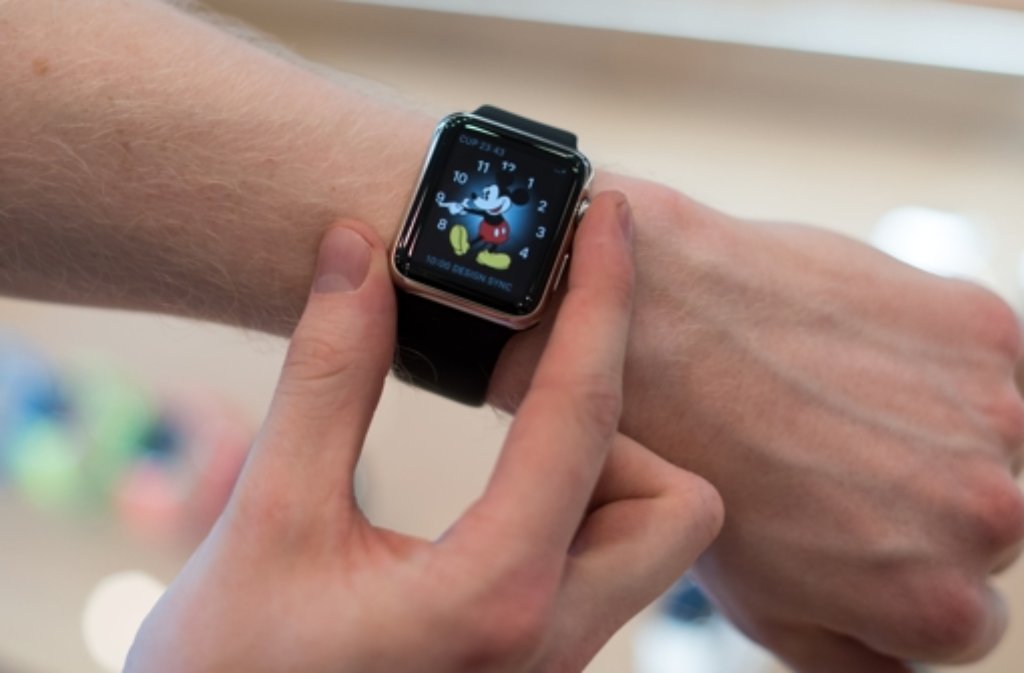 Seit Freitagmorgen kann man die Apple Watch vorbestellen und in Apple Stores an- und ausprobieren.