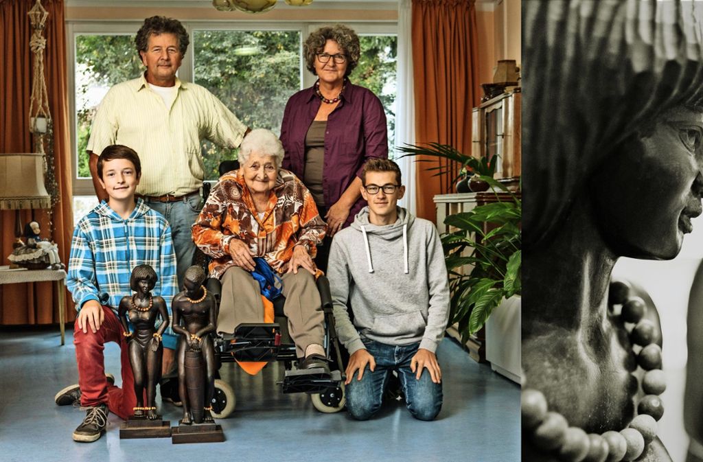 Irmgard Wintterle (Mitte) im Kreis ihrer Kinder  und Enkel. Die brasilianischen Indianer stehen für einen wichtigen Lebensabschnitt der Seniorin – ihre Auslandsjahre.