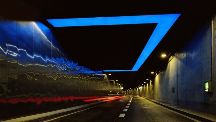 Was taugt das blaue Lichtband im Tunnel?