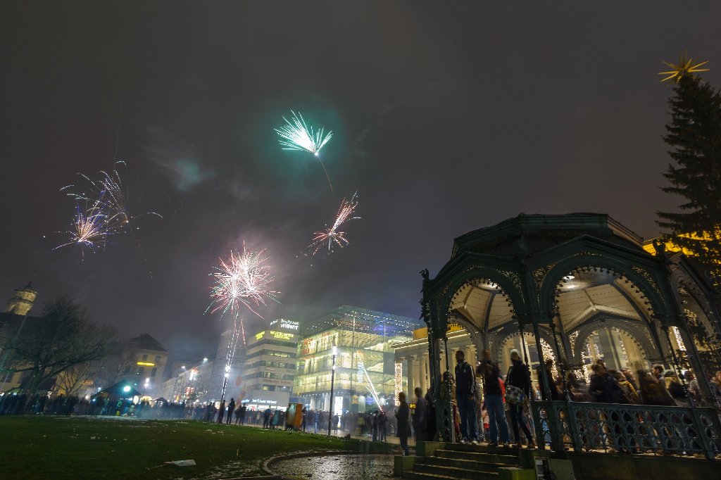 Die Stuttgarter haben es zu Silvester richtig krachen lassen. Wir zeigen schöne Bilder zum Feuerwerk in der Landeshauptstadt.