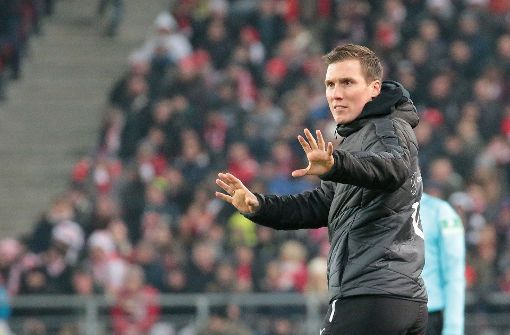Hannes Wolf, Trainer des VfB Stuttgart, hofft auf die Genesung von Simon Terodde. Foto: Pressefoto Baumann