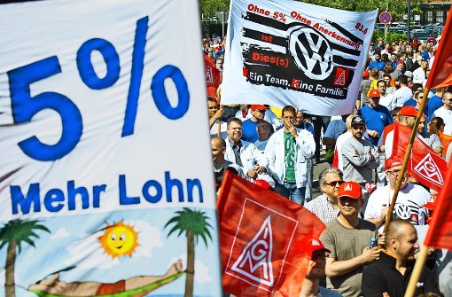 Der Protest hat sich für die VW-Beschäftigten gelohnt – trotz schwerer Krise gibt es einen deutlichen Reallohngewinn. Foto: dpa