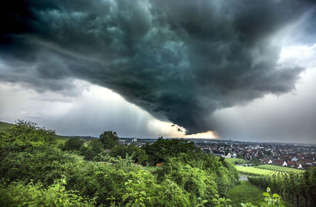 Blick auf den Kappelberg: Am Donnerstagabend gab es in der Region Stuttgart heftige Gewitter mit Regengüssen.