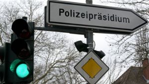 Regionale Polizeipräsidien sind die Spitzenbehörden für innere Sicherheit im Land – hier eine Hinweistafel in Offenburg. Foto: dpa