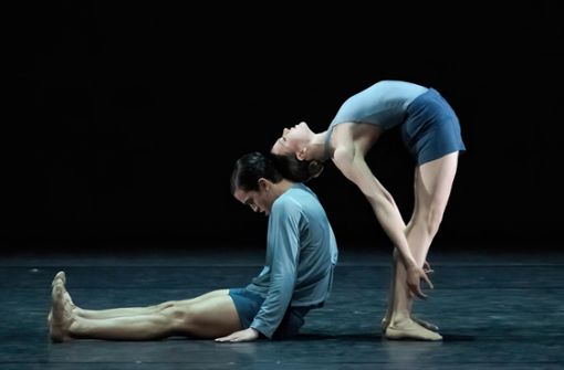 Szene aus Roman Novitzkys Tanzstück „A Dialog“ mit Adhonay Soares da Silva und Mackenzie Brown Foto: Stuttgarter Ballett/Karolina Kuras