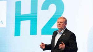 Bosch-Chef  Stefan Hartung setzt verstärkt auf grünen Wasserstoff und will damit auch Jobs sichern. Foto: AFP/Thomas Kienzle