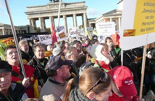 Den Protest in die Bundeshauptstadt tragen - das tun 600 Stuttgart-21-Gegner in Berlin. Foto: Brinkmann