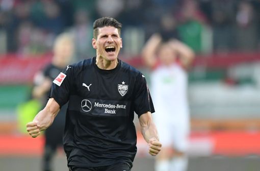 Na bitte, geht doch: Mario Gomez sorgt mit seinem Treffer für den ersten Auswärtssieg des VfB in dieser Saison. Foto: Getty