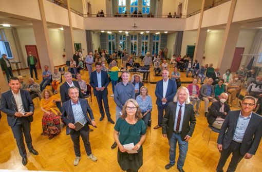 Gruppenbild mit Publikum: Die Kandidaten für die Oberbürgermeisterwahl am Sonntag, 11. Juli, in Esslingen. Foto: Roberto Bulgrin