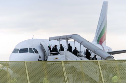 Abschiebung am Badem-Airport in Rheinmünster: Während eines laufenden Ermittlungsverfahrens ist so etwas nicht möglich Foto: dpa