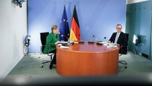 Angela Merkel ringt mit den Ministerpräsidenten um Wege aus der Corona-Krise. Foto: dpa/Jesco Denzel