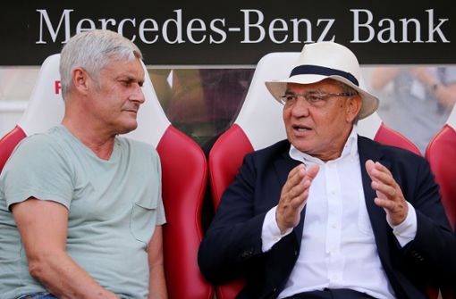 Ehemalige VfB-Trainer unter sich: Armin Veh und Felix Magath (von links). Foto: Pressefoto Baumann