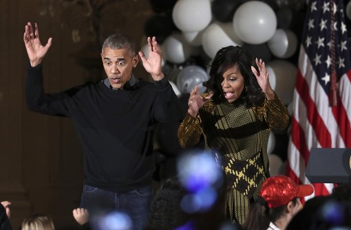 Bei ihrer letzten Halloween-Party als Präsidentenpaar im Weißen Haus legten Michelle und Barack Obama ein Tänzchen aufs Parkett. Foto: AP
