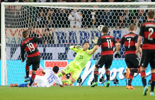 Hier die Bilder vom 1:0 der deutschen Fußball-Nationalelf in Stuttgart gegen Chile. Foto: dpa