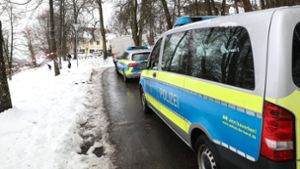 Spezialisten der Polizei sicherten am Sonntag die Spuren am Tatort in Biberach bei Ulm. Foto: dpa