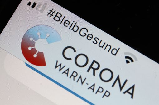 50.000 Deutsche fahren täglich als Berufspendler in die Schweiz. Doch die Corona-Warn-App ist darauf nicht eingestellt, sagen Kritiker. (Symbolbild) Foto: dpa/Oliver Berg