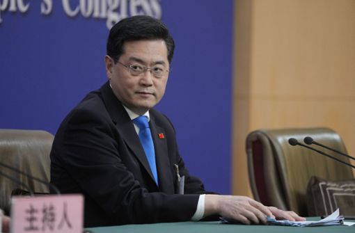 Chinas Außenminister Qin Gang lobt die Beziehungen zu Russland. Foto: dpa/Mark Schiefelbein