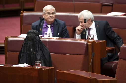 Pauline Hanson hat zehn Minuten vollverschleiert im australischen Parlament gesessen. Foto: dpa