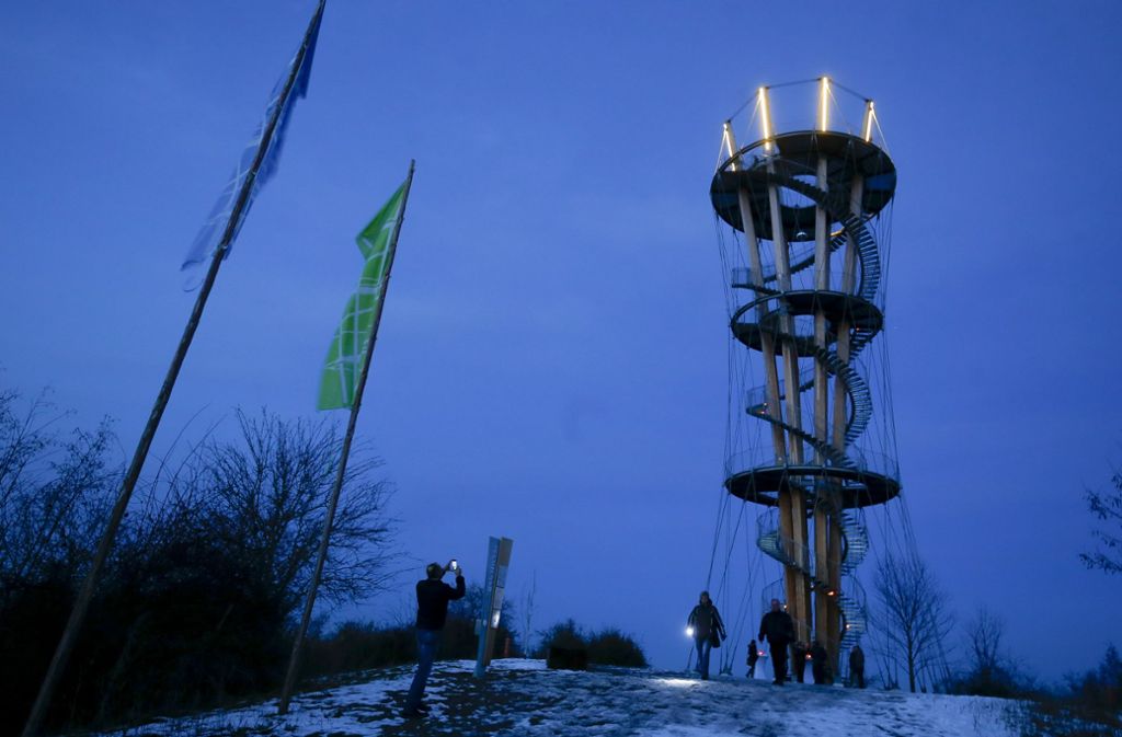 Auch nachts und im Winter bietet der Turm schöne Fotomotive.