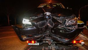 Der BMW des 36-Jährigen ist ein Totalschaden. Foto: SDMG