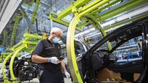 Im Daimler-Werk Sindelfingen müssen Teile der Belegschaft   vorübergehend in Kurzarbeit (Symbolbild). Foto: dpa/Marijan Murat