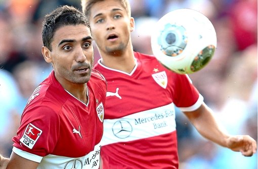 Fokussiert auf neue Ziele mit dem VfB: Mohammed Abdellaoue (li., mit Moritz Leitner). Foto: Pressefoto Baumann