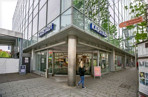 In der Esslinger Karstadt-Filiale sieht man trotz  Kündigung des Eigentümers und Investors BPI  „keinen Grund, den  langfristigen Mietvertrag vorzeitig zu beenden“. Foto: Roberto Bulgrin