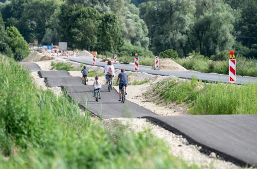 Kein Planungsfehler – es hat einen Grund, warum dieser Radweg so wellig ist. Foto: dpa/Matthias Balk