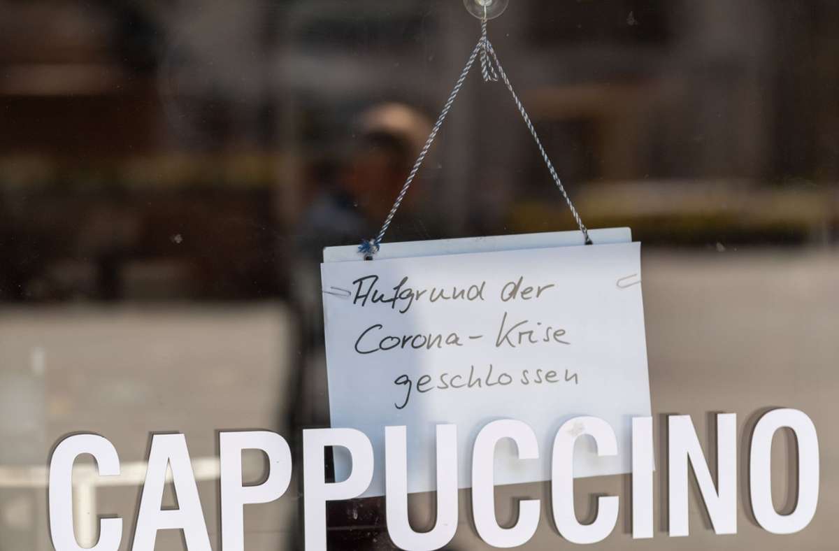 Zumindest in Seniorenheimen gibt es Hoffnung für Café-Betreiber. Foto: dpa/Peter Kneffel