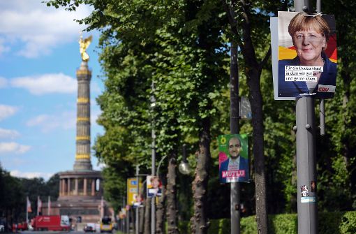 Erste Wahlplakate der Parteien hängen in Berlin für die Bundestagswahl. Doch was ist erlaubt und was nicht? Foto: dpa-Zentralbild