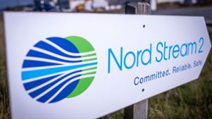 Ein Wegweiser vor der Erdgasempfangsstation der Ostseepipeline Nord Stream 2 – bisher führt der Weg ins Nichts. Foto: dpa/Jens Büttner