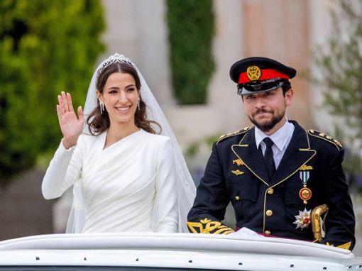 Kronprinz Hussein bin Abdullah und Rajwa Khalid Alseif zeigten sich nach ihrer Eheschließung dem jordanischen Volk. Foto: imago images/PPE