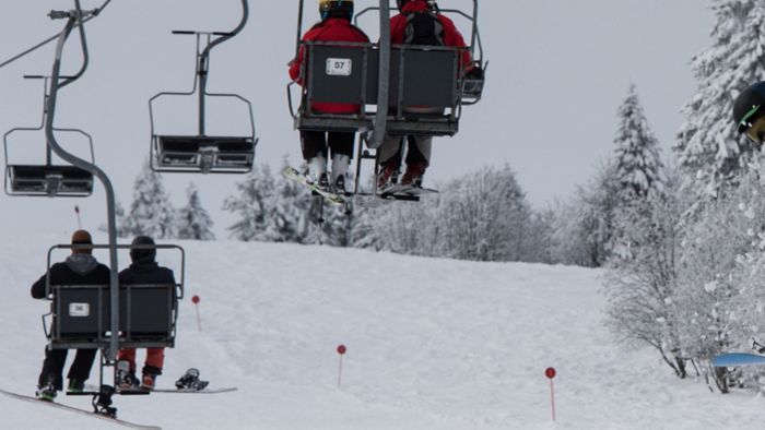 Vier Lifte bringen Skifahrer nach oben