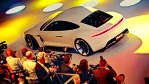 In zwei Jahren startet der Mission E als erstes reines Elektroauto von  Porsche. Als Vorgeschmack wurde auf der Automesse IAA vor zwei Jahren diese Studie gezeigt. Foto: dpa
