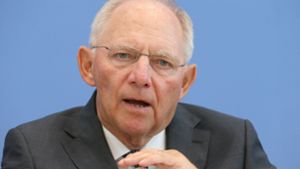 Finanzminister Wolfgang Schäuble (CDU) wehrt sich gegen neue Ausgaben. Foto: dpa