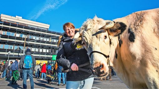 Landwirtin Emilie Schröder aus Schlaitdorf brachte eigens  einen  Ochsen mit Foto: Ines Rudel