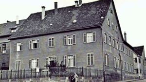 Das einstige Schulgebäude an der Großen Falterstraße 18 soll abgerissen werden; das gefällt nicht jedem. Foto: privat