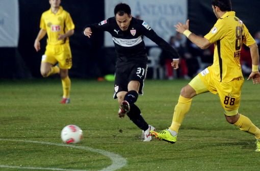 Der VfB Stuttgart gewinnt das erste Spiel im Trainingslager in Belek. Shinji Okazaki trifft beim 2:1 gegen den türkischen Erstligisten Eskisehirspor doppelt. Foto: Pressefoto Baumann