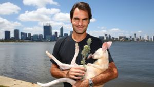 Roger Federer knuddelt Känguru
