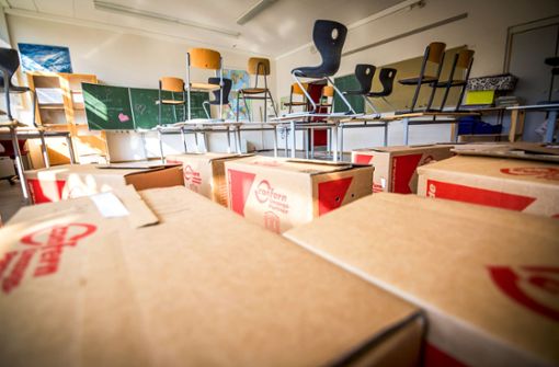 Hier ist zurzeit kein Platz für Schüler. In den Kisten lagert Unterrichtsmaterial. Foto: Lichtgut/Julian Rettig