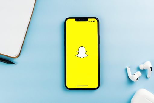 Auf Snapchat können Sie mit mehreren Leuten gleichzeitig chatten.
