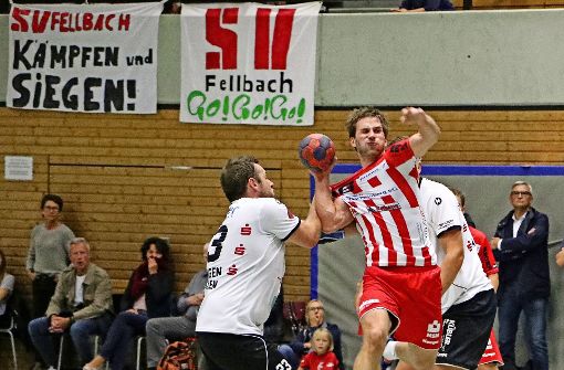 Andreas Blodig (mit Ball) hat entscheidenden Anteil am Fellbacher Punktgewinn. Foto: Patricia Sigerist