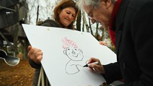 Das Sams ist die bekannteste Figur des Kinderbuchautors und Illustrators Paul Maar (rechts). Jetzt feiert sein Wesen mit den Wunschpunkten 50. Geburtstag. Foto: Nicolas Armer/dpa