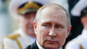 Russlands Präsident Putin hat die Diplomaten in einem Fernsehinterview zur Ausreise aufgefordert. Foto: AFP