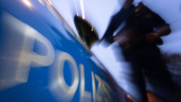 Unfallflucht in Leonberg-Höfingen: Autofahrer demoliert Hausfassade