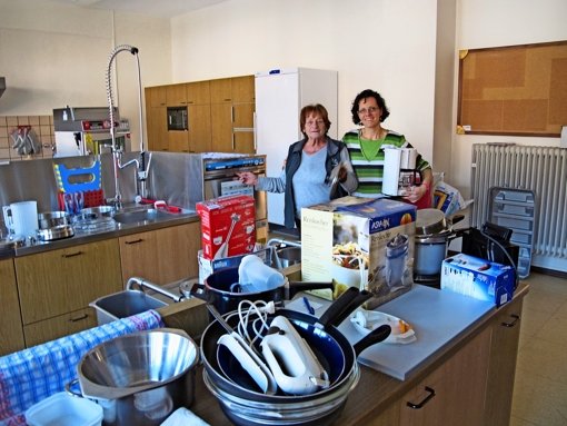 Die ehrenamtliche Köchin Irmgard Abt (links) und die Foto: Malte Klein