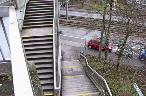 Von der Haltestelle Nürnberger Straße zum kbc sind viele Treppen im Weg. Foto: ede