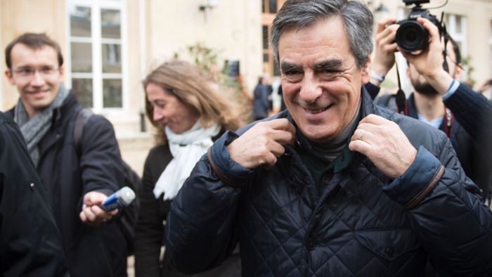 Fillon liegt klar vorne – Sarkozy räumt Niederlage ein